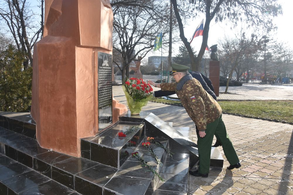 Церемония возложения цветов Церемония возложения цветов