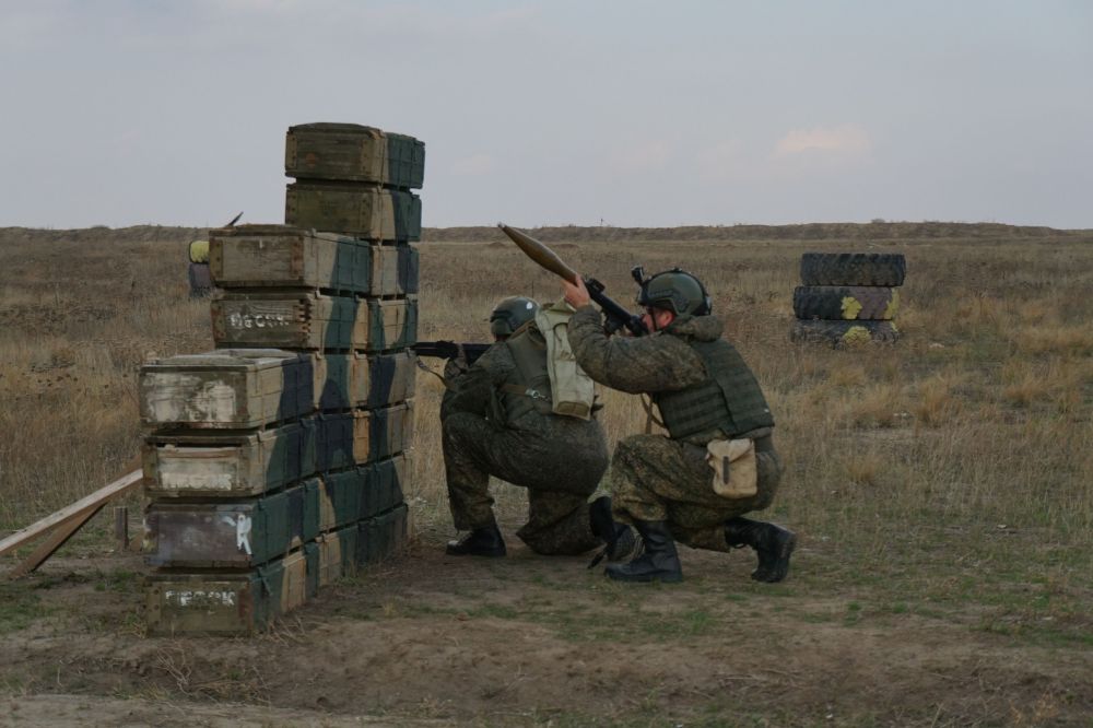 На полигоне учебного центра Южного военного округа (ЮВО) военнослужащие ...