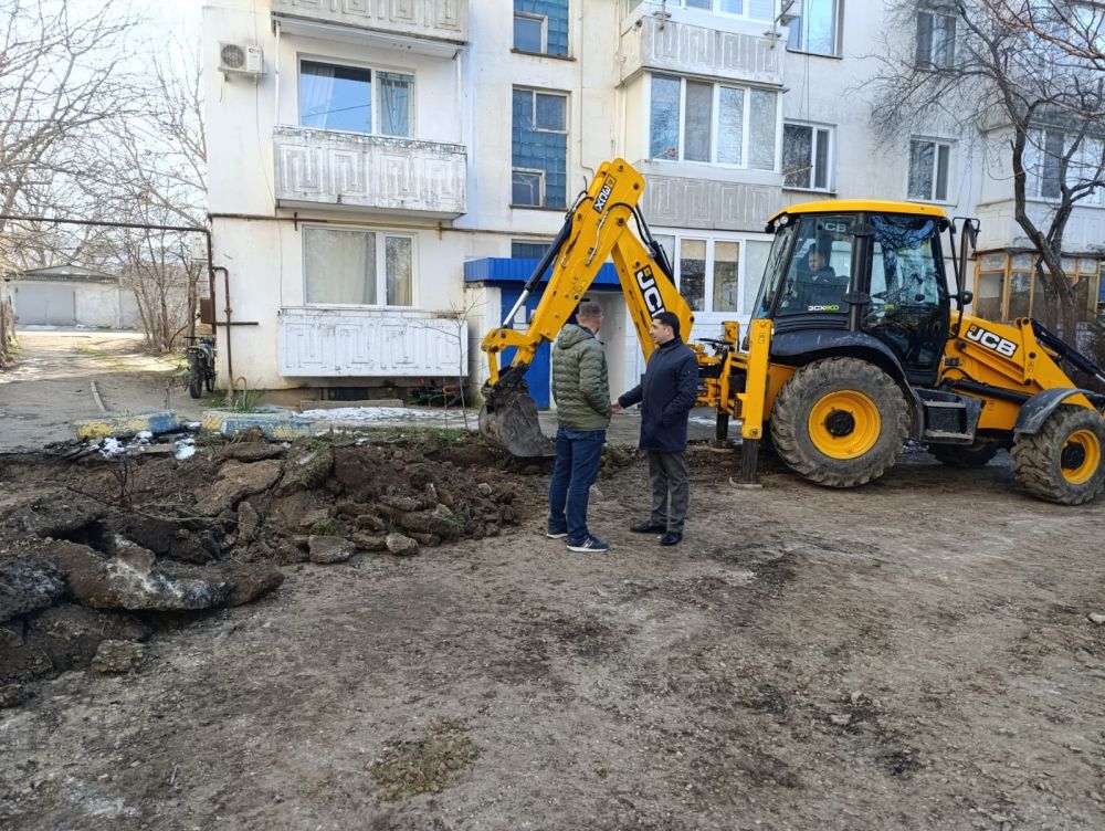 По поручению главы администрации Бахчисарайского района Анжелики Ястребовой продолжаются рабочие поездки в сельские поселения, в рамках которых осуществляется мониторинг дворовых территорий с целью оценки состояния благоустройства. По поручению главы администрации Бахчисарайского района Анжелики Ястребовой продолжаются рабочие поездки в сельские поселения, в рамках которых осуществляется мониторинг дворовых территорий с целью оценки состояния благоустройства.