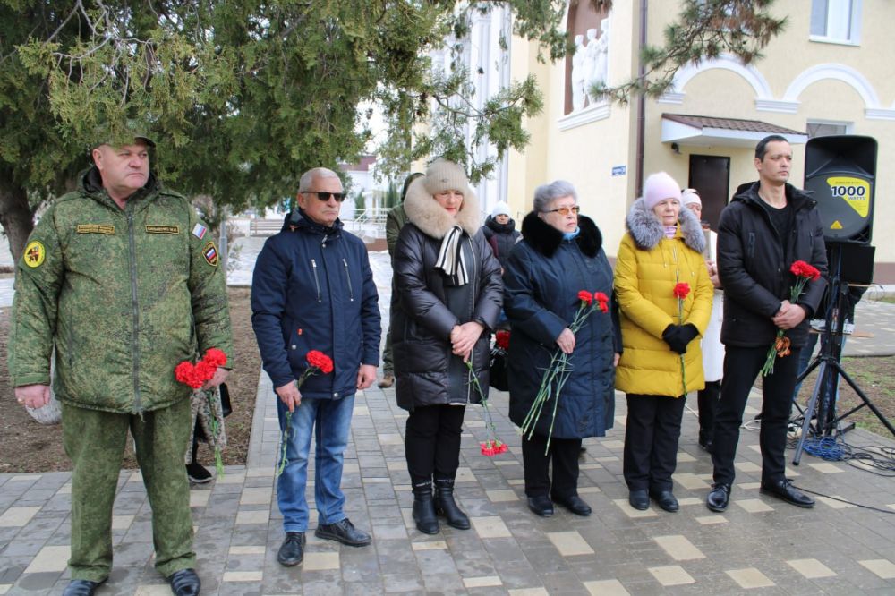 В пгт Ленино прошло торжественное собрание, приуроченное Дню памяти о россиянах, исполнявших служебный долг за пределами Отечества. В пгт Ленино прошло торжественное собрание, приуроченное Дню памяти о россиянах, исполнявших служебный долг за пределами Отечества.