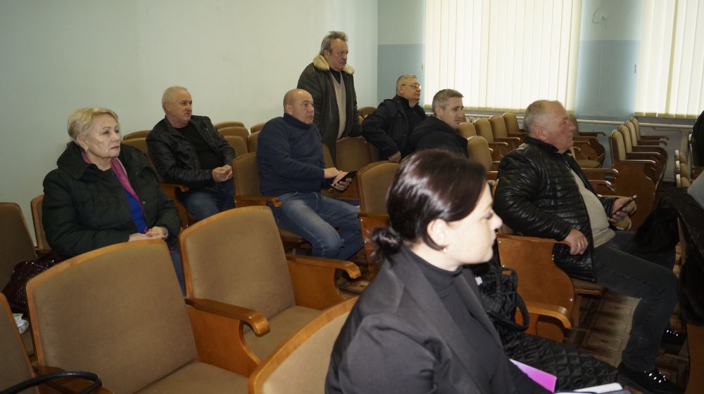 Александр Харламов провел аппаратное совещание по социально значимым вопросам Советского района Александр Харламов провел аппаратное совещание по социально значимым вопросам Советского района