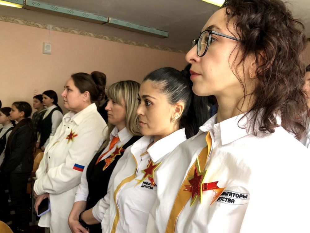 Говорим с Героем. В рамках цикла муниципальных встреч «Говорим с Героем», посвященных Дню защитника Отечества, 19 февраля в Чкаловской школе Нижнегорского района состоялась встреча активистов ученического самоуправления...