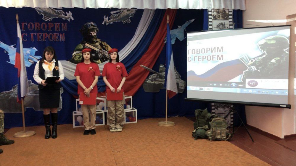 Говорим с Героем. В рамках цикла муниципальных встреч «Говорим с Героем», посвященных Дню защитника Отечества, 19 февраля в Чкаловской школе Нижнегорского района состоялась встреча активистов ученического самоуправления...
