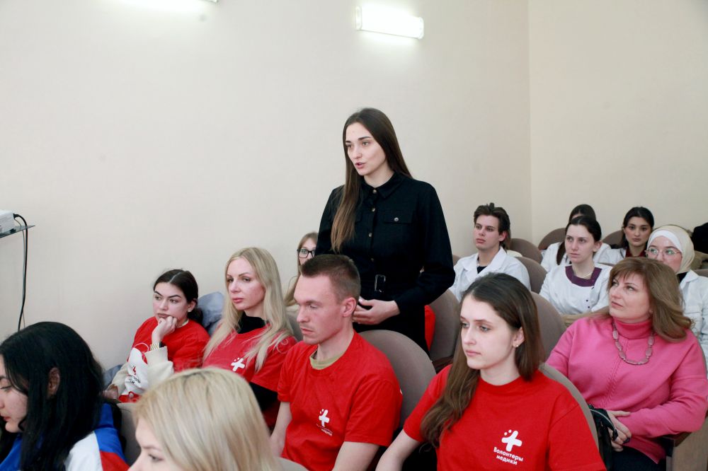 Алексей Натаров встретился со студентами старших курсов Мединститута КФУ им. В. И. Вернадского Алексей Натаров встретился со студентами старших курсов Мединститута КФУ им. В. И. Вернадского