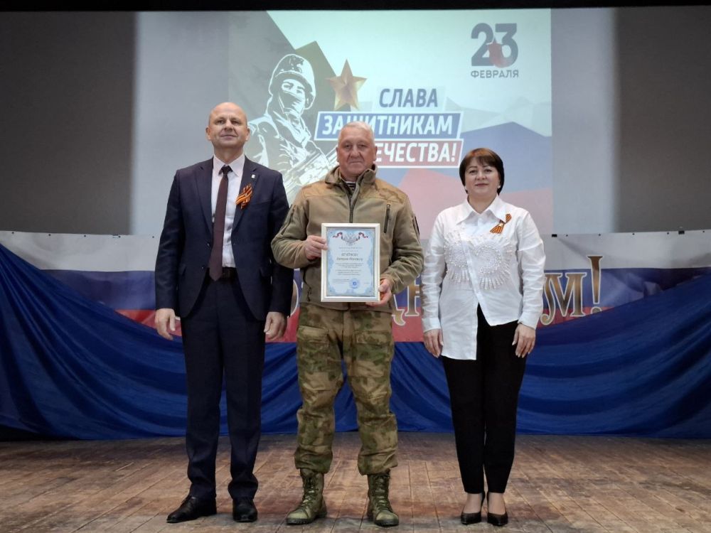 В районном Доме культуры состоялся праздничный концерт «Гордись, Отчизна, славными Сынами»