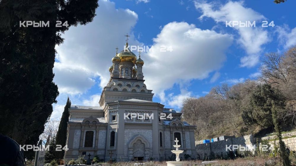 В Алупке торжественно открыли памятник юным партизанам-подпольщикам В Алупке торжественно открыли памятник юным партизанам-подпольщикам