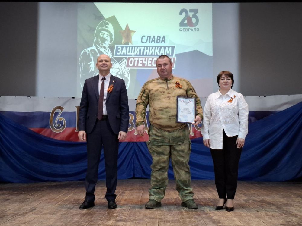 В районном Доме культуры состоялся праздничный концерт «Гордись, Отчизна, славными Сынами»