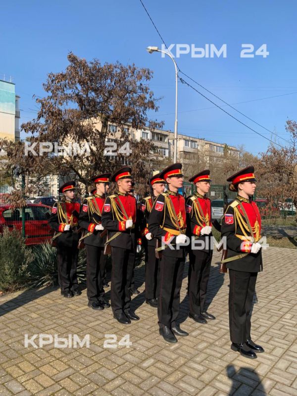 В Евпатории открыли памятник защитникам Отечества В Евпатории открыли памятник защитникам Отечества