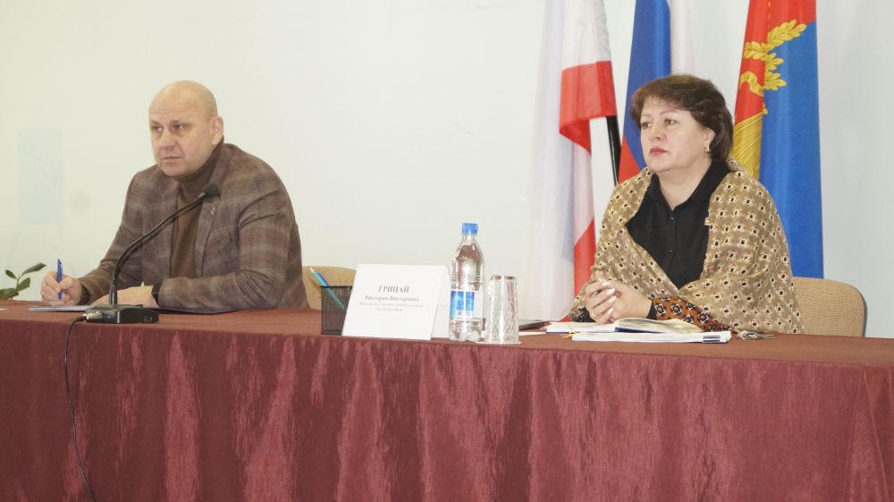 Александр Харламов провел аппаратное совещание по социально значимым вопросам Советского района Александр Харламов провел аппаратное совещание по социально значимым вопросам Советского района