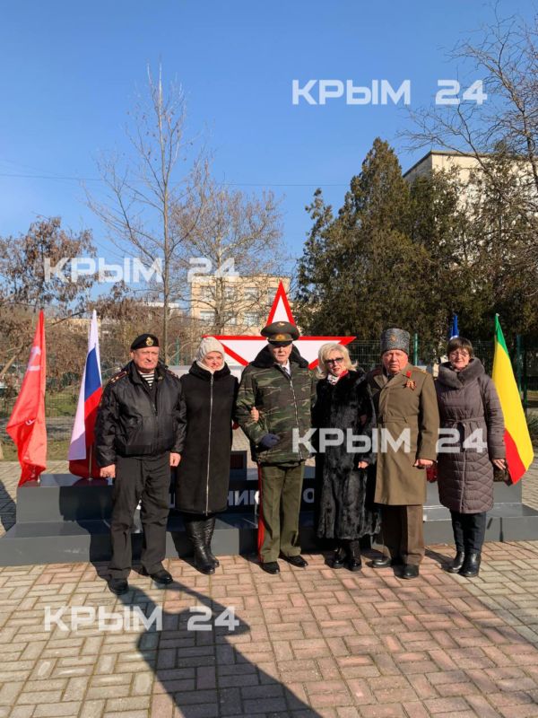 В Евпатории открыли памятник защитникам Отечества В Евпатории открыли памятник защитникам Отечества