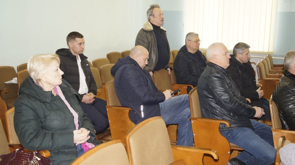 Александр Харламов провел аппаратное совещание по социально значимым вопросам Советского района Александр Харламов провел аппаратное совещание по социально значимым вопросам Советского района