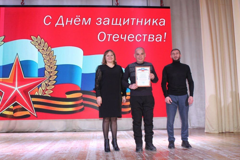 Валентина Варава: В ходе торжественного мероприятия, посвященного празднованию Дня защитника Отечества, с гордостью вручила благодарственные грамоты сотрудникам Белогорского филиала ГУП РК &quot;Вода Крыма&quot;