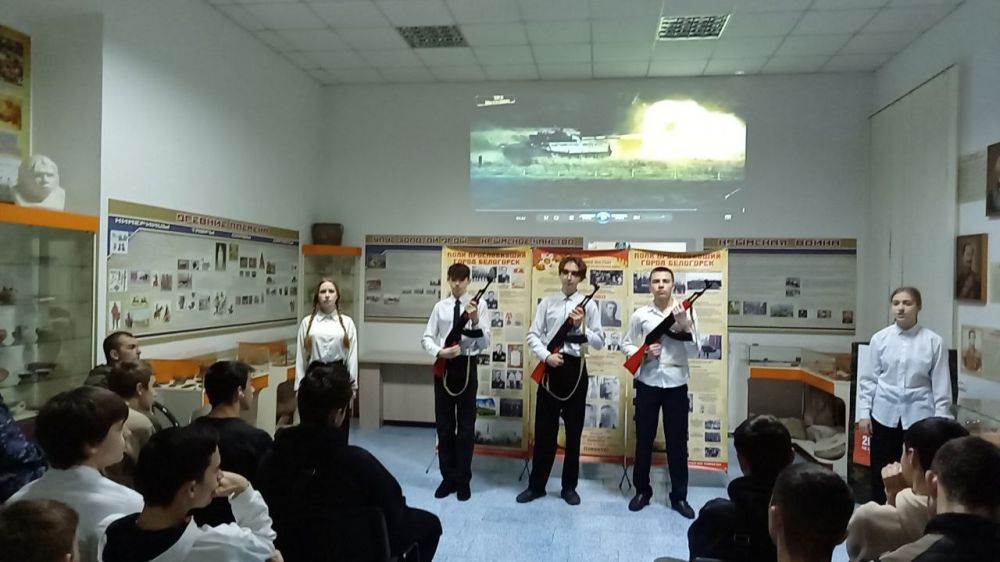 21 февраля в Белогорском Районном историко – краеведческом музее прошел вечер памяти: «Вам слава и честь». 21 февраля в Белогорском Районном историко – краеведческом музее прошел вечер памяти: «Вам слава и честь».