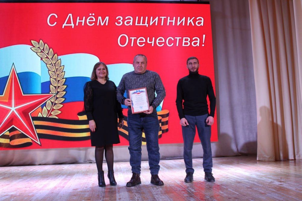 Валентина Варава: В ходе торжественного мероприятия, посвященного празднованию Дня защитника Отечества, с гордостью вручила благодарственные грамоты сотрудникам Белогорского филиала ГУП РК &quot;Вода Крыма&quot;