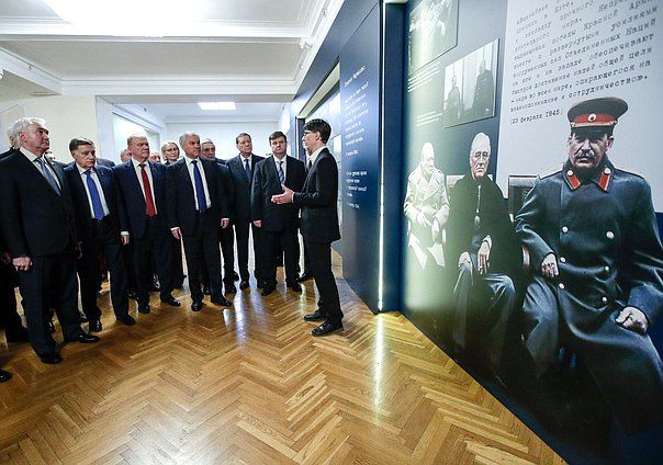 В Государственной Думе открылась выставка, посвященная 80-летию Ялтинской конференции В Государственной Думе открылась выставка, посвященная 80-летию Ялтинской конференции