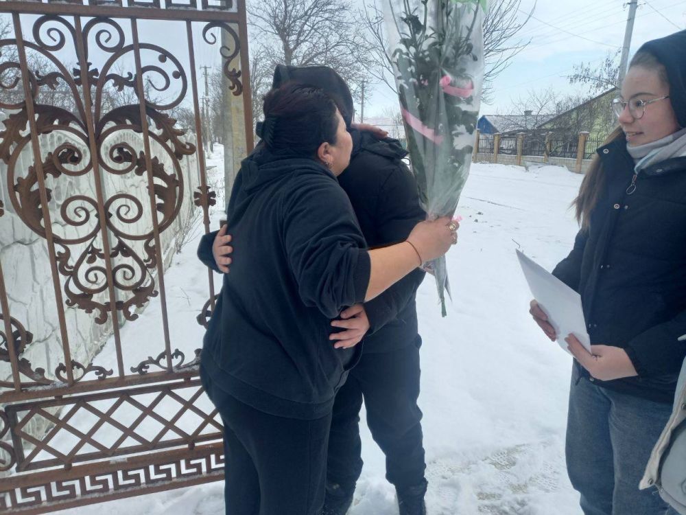 В День защитника Отечества школьники Белогорского района посетили семьи погибших защитников – жён, матерей и отцов, разделив с ними этот особенный день В День защитника Отечества школьники Белогорского района посетили семьи погибших защитников – жён, матерей и отцов, разделив с ними этот особенный день