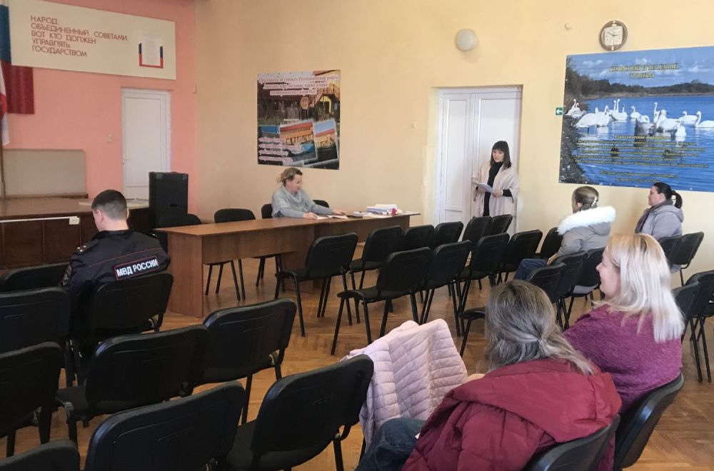 Состоялось заседание Комиссии по делам несовершеннолетних и защите их прав Состоялось заседание Комиссии по делам несовершеннолетних и защите их прав