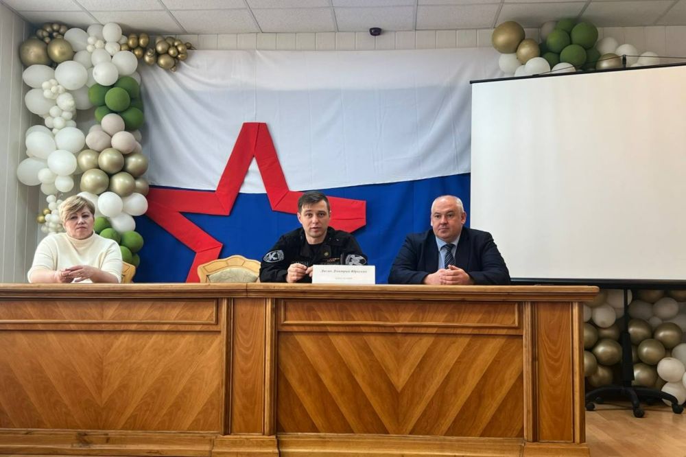 В Крымфиннадзоре прошел информационно-просветительский семинар