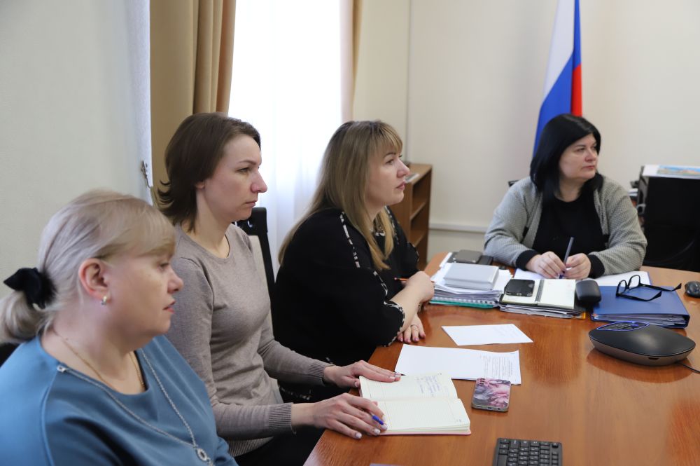 Глава администрации Бахчисарайского района Анжелика Ястребова провела встречу с гражданами через видеоконференцсвязь Глава администрации Бахчисарайского района Анжелика Ястребова провела встречу с гражданами через видеоконференцсвязь