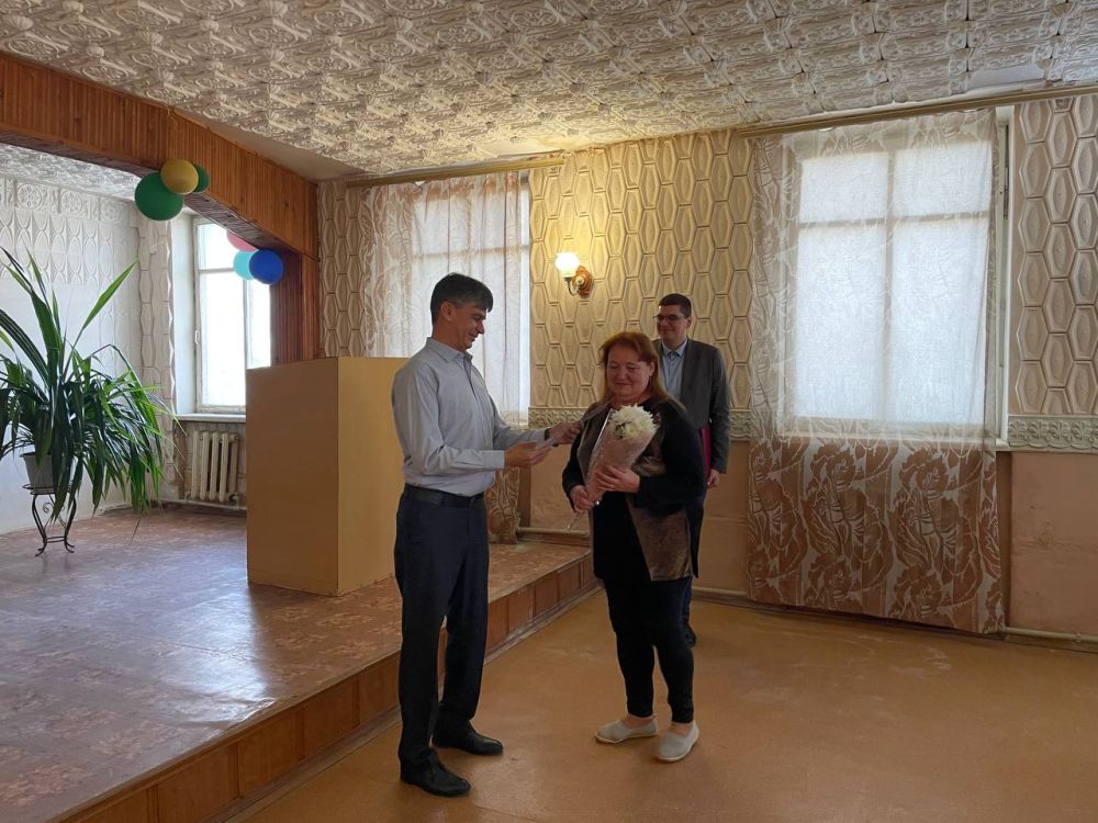 В Красноперекопском районе поздравили работников жилищно-коммунального хозяйства и торговли В Красноперекопском районе поздравили работников жилищно-коммунального хозяйства и торговли