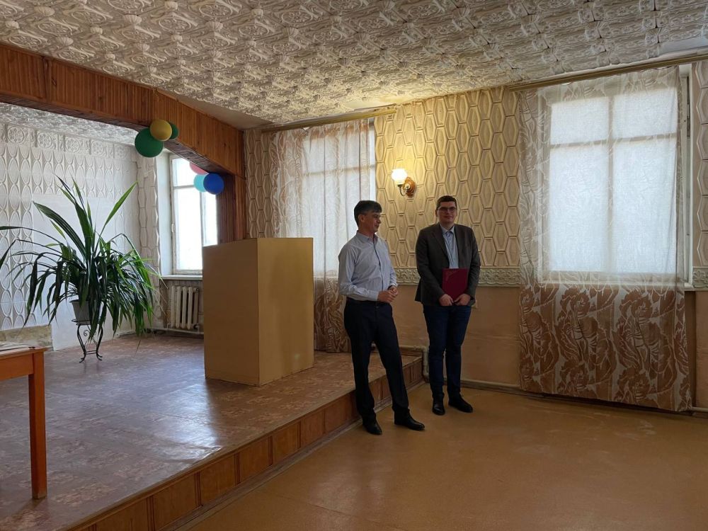 В Красноперекопском районе поздравили работников жилищно-коммунального хозяйства и торговли В Красноперекопском районе поздравили работников жилищно-коммунального хозяйства и торговли