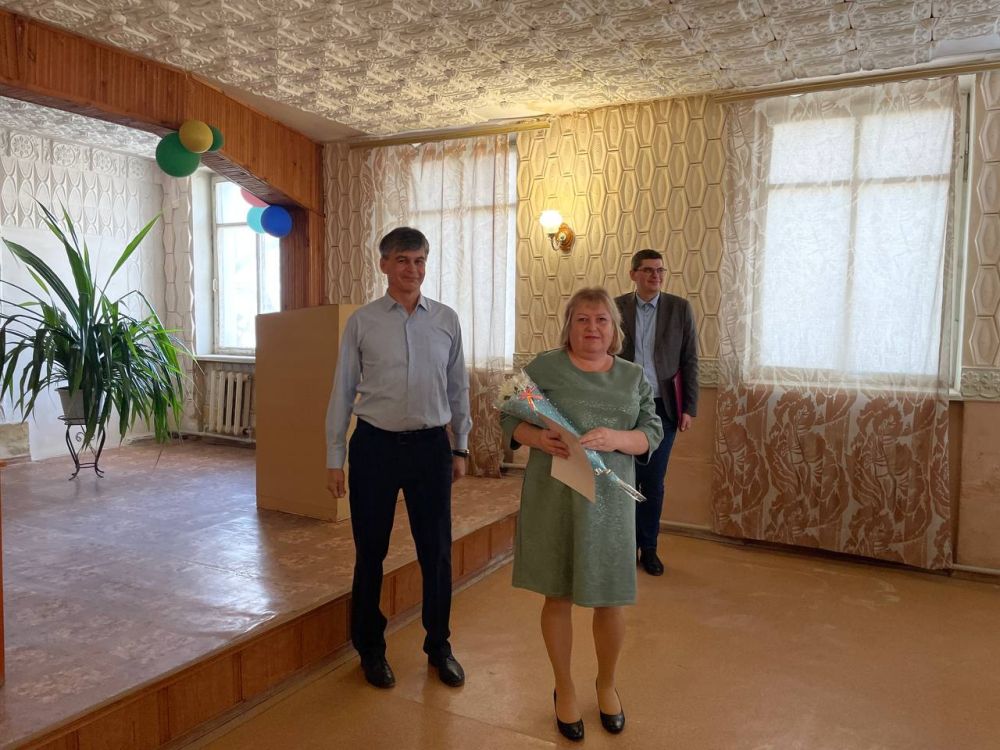 В Красноперекопском районе поздравили работников жилищно-коммунального хозяйства и торговли В Красноперекопском районе поздравили работников жилищно-коммунального хозяйства и торговли