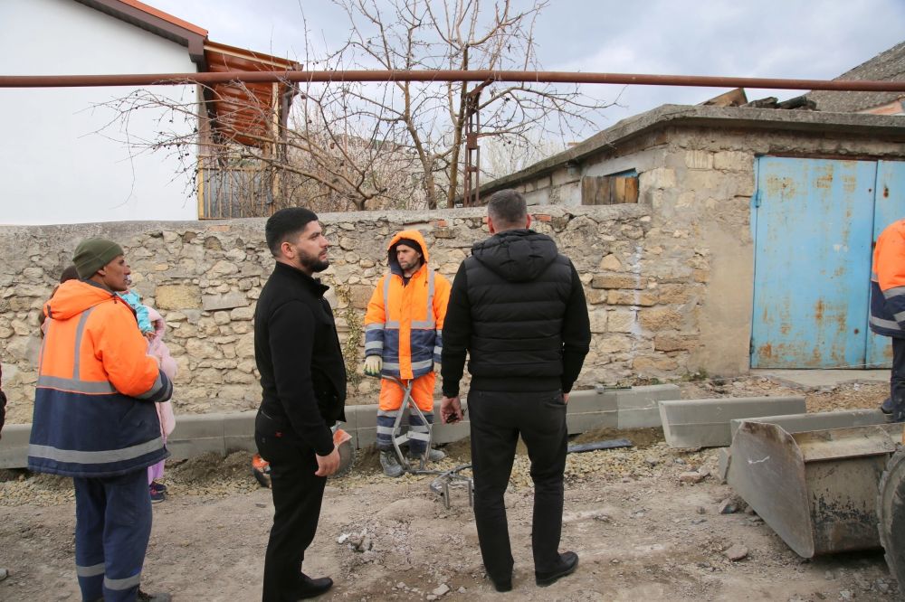 Глава администрации города Бахчисарая Дмитрий Скобликов проверил ход выполнения ремонтных работ улиц К. Маркса и Б. Хмельницкого Глава администрации города Бахчисарая Дмитрий Скобликов проверил ход выполнения ремонтных работ улиц К. Маркса и Б. Хмельницкого