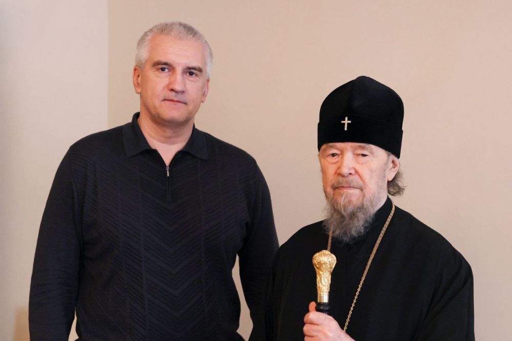 Сергей Аксёнов: Поздравляю крымского архипастыря Владыку Лазаря с днем тезоименитства!