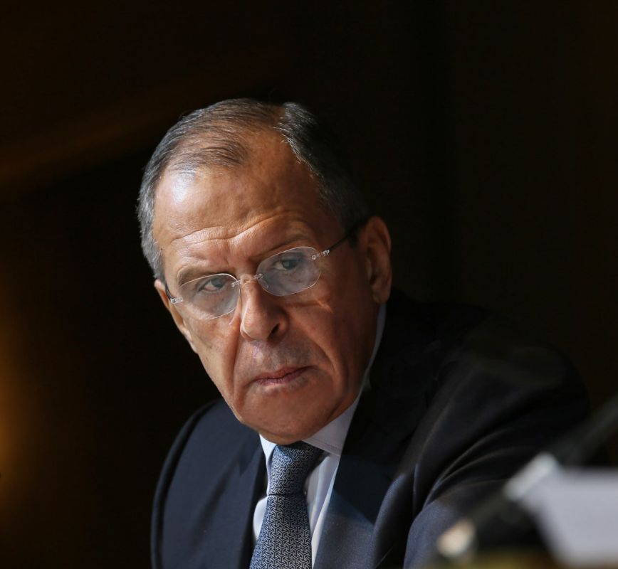 Сергей Аксёнов: Рад поздравить Министра иностранных дел Российской Федерации Сергея Викторовича Лаврова с 75-летием!