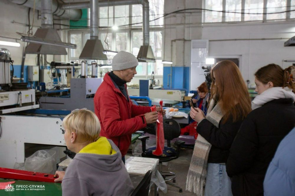 Крымские предприятия продолжают принимать в своих стенах школьников и студентов в рамках профориентационной деятельности