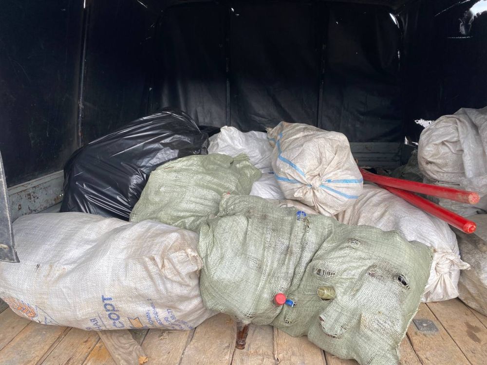 Сотрудники Алуштинского и Белогорского лесхозов провели уборку мусора на территориях Алуштинского и Судакского лесничеств Сотрудники Алуштинского и Белогорского лесхозов провели уборку мусора на территориях Алуштинского и Судакского лесничеств