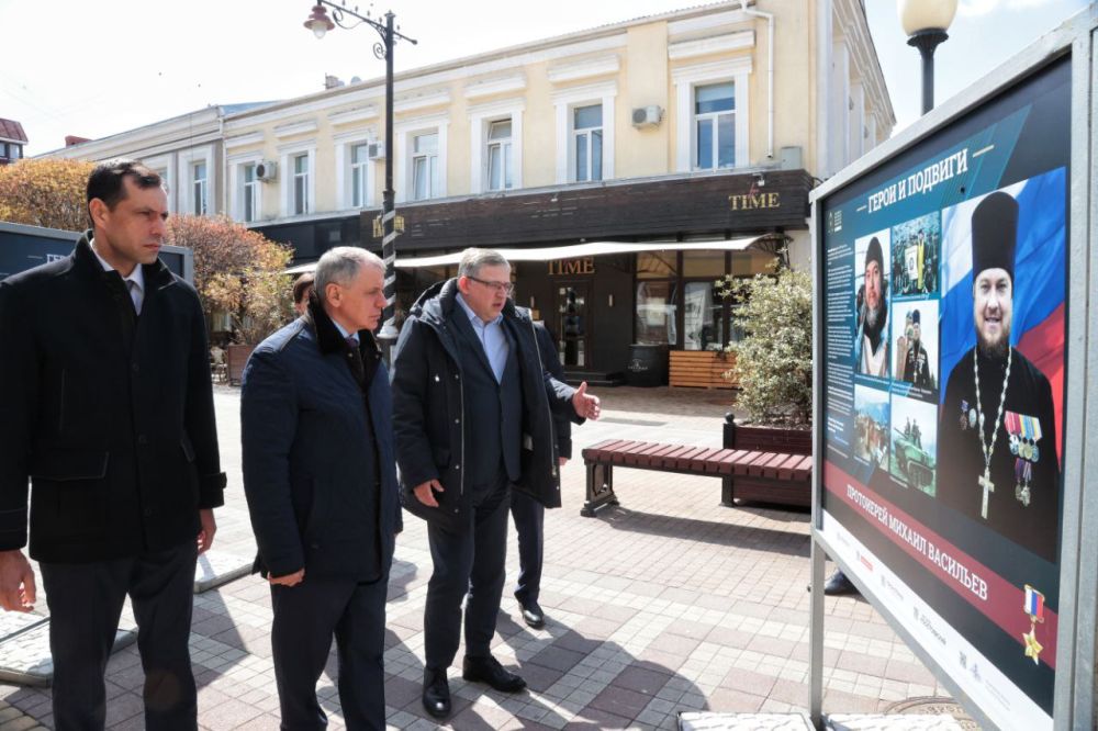 В Симферополе открыли выставку в честь годовщины начала Крымской наступательной операции В Симферополе открыли выставку в честь годовщины начала Крымской наступательной операции