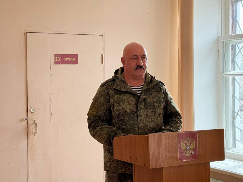 В Керчи чествовали сотрудников военкомата во главе с военным комиссаром по г. Керчи и Ленинскому району Валерием МУРАДОВЫМ с профессиональным праздником. В Керчи чествовали сотрудников военкомата во главе с военным комиссаром по г. Керчи и Ленинскому району Валерием МУРАДОВЫМ с профессиональным праздником.