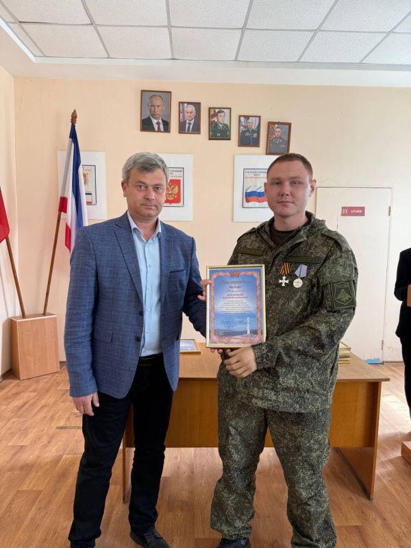 В Керчи чествовали сотрудников военкомата во главе с военным комиссаром по г. Керчи и Ленинскому району Валерием МУРАДОВЫМ с профессиональным праздником. В Керчи чествовали сотрудников военкомата во главе с военным комиссаром по г. Керчи и Ленинскому району Валерием МУРАДОВЫМ с профессиональным праздником.