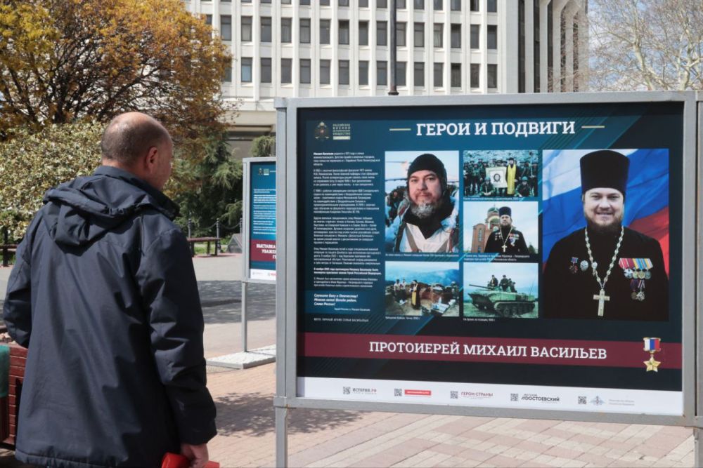 В Симферополе открыли выставку в честь годовщины начала Крымской наступательной операции В Симферополе открыли выставку в честь годовщины начала Крымской наступательной операции