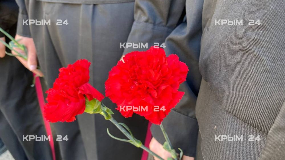 Алуштинцы отмечают 81-ю годовщину освобождения города от фашистских захватчиков Алуштинцы отмечают 81-ю годовщину освобождения города от фашистских захватчиков
