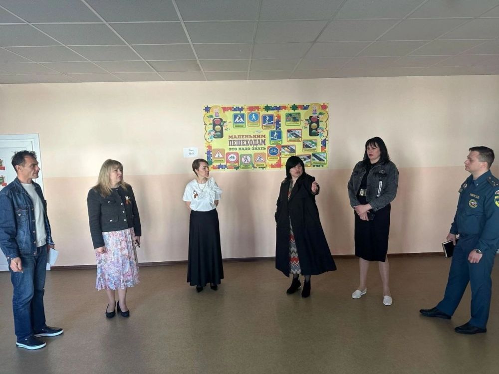 Анжелика Ястребова с ответственными специалистами посетили Почтовскую среднюю общеобразовательную школу Бахчисарайского района Анжелика Ястребова с ответственными специалистами посетили Почтовскую среднюю общеобразовательную школу Бахчисарайского района