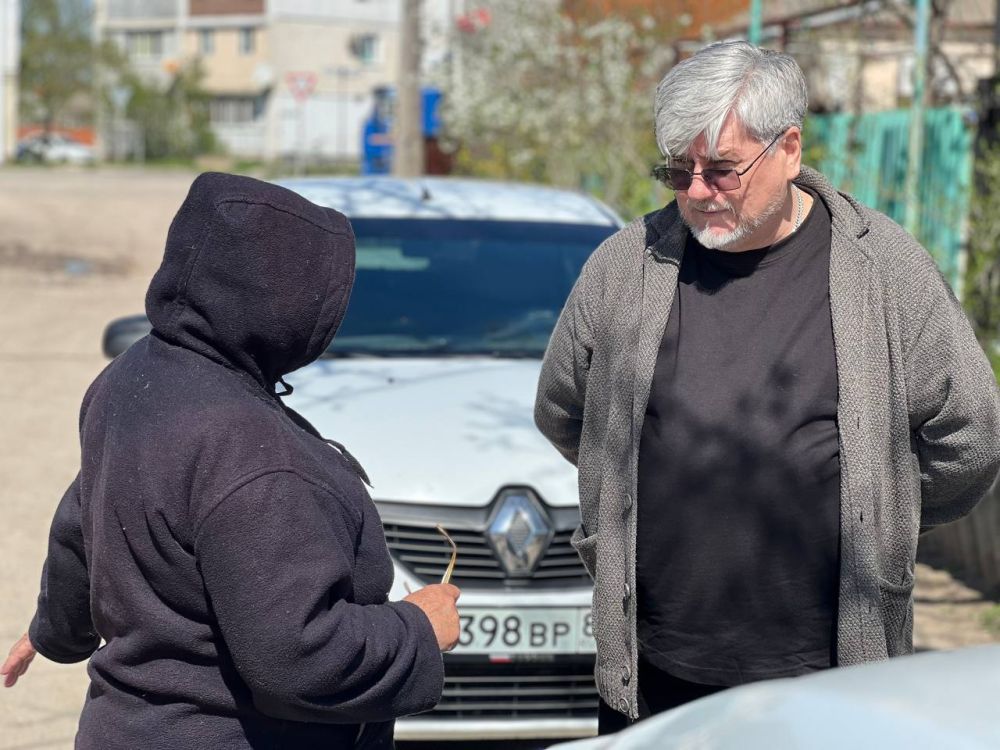 Игорь Ивин провёл встречи с жителями, проживающими на улицах с проблемными участками дорожного покрытия Игорь Ивин провёл встречи с жителями, проживающими на улицах с проблемными участками дорожного покрытия