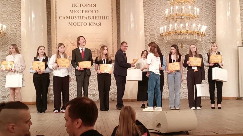 Александр Дудинов: Школьницу из Черноморского наградили в Колонном зале Дома Союзов в Москве