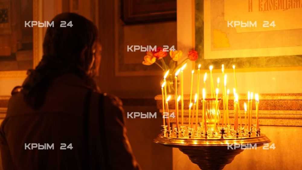 В Александро-Невском кафедральном соборе в Симферополе началась полунощница