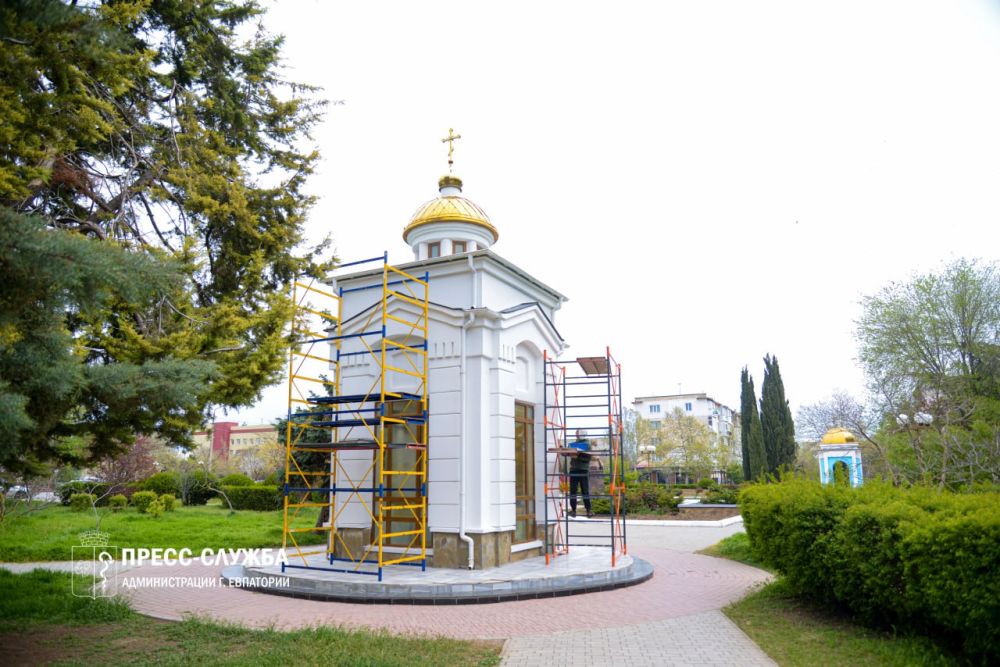 ФОТОФАКТ: В Евпатории продолжается важная работа по сохранению памяти о героях Великой Отечественной войне