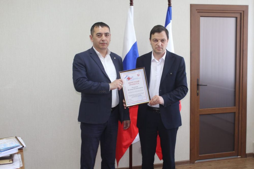 Председатель Госкомнаца Крыма Руслан Якубов провел рабочую встречу с сотрудниками отдела по межнациональным отношениям администрации города Симферополя