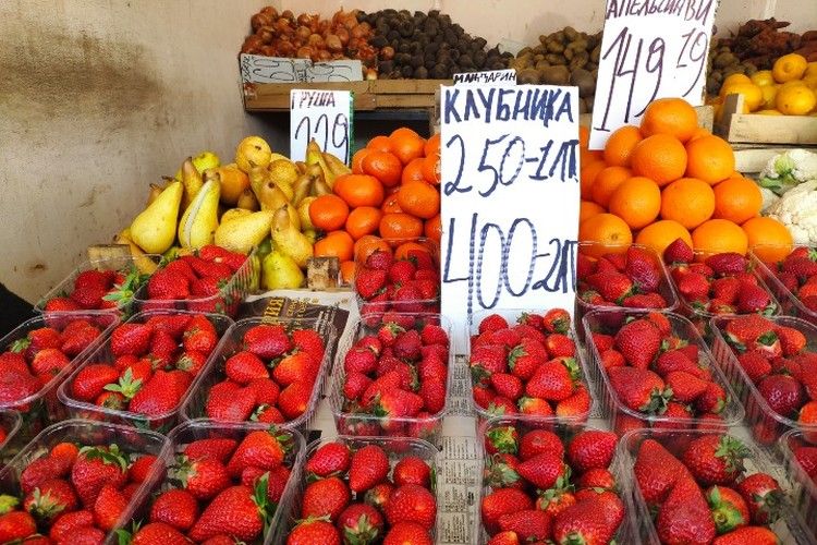 То ли Турция, то ли Бахчисарай: в Крыму на рынках появилась ранняя клубника