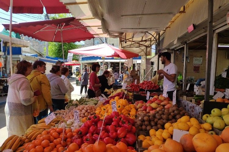 То ли Турция, то ли Бахчисарай: в Крыму на рынках появилась ранняя клубника