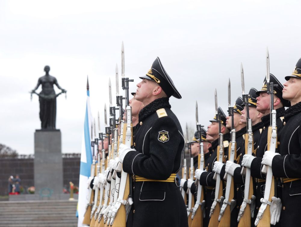 Владимир Константинов: В преддверии 80-летия Великой Победы в рамках мероприятий Совета законодателей России почтили память солдат и мирных жителей, погибших в годы Великой Отечественной войны, на Пискаревском мемориальном...