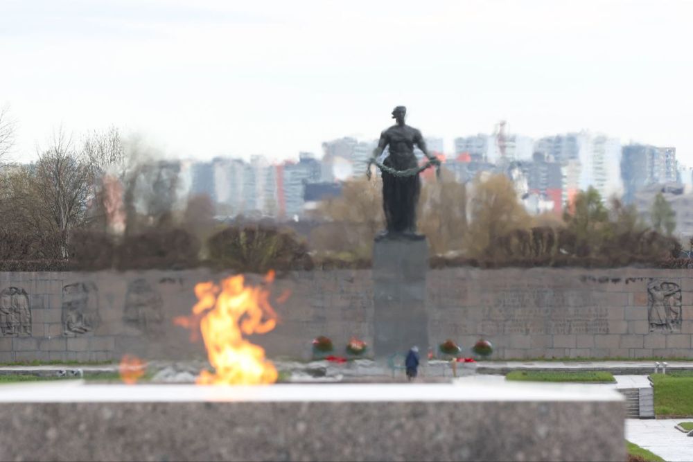 Владимир Константинов: В преддверии 80-летия Великой Победы в рамках мероприятий Совета законодателей России почтили память солдат и мирных жителей, погибших в годы Великой Отечественной войны, на Пискаревском мемориальном...