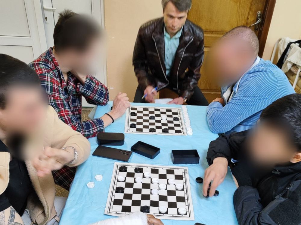В Бахчисарае состоялся турнир по шашкам, посвященный 80-летию Победы в Великой Отечественной войне и Году Защитника Отечества
