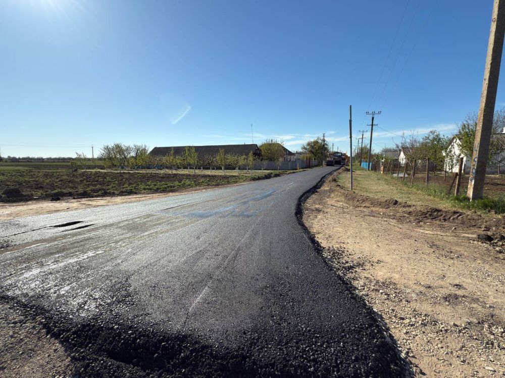 Начались работы по ремонту автомобильной дороги в с.Коренное по ул.Степной Начались работы по ремонту автомобильной дороги в с.Коренное по ул.Степной