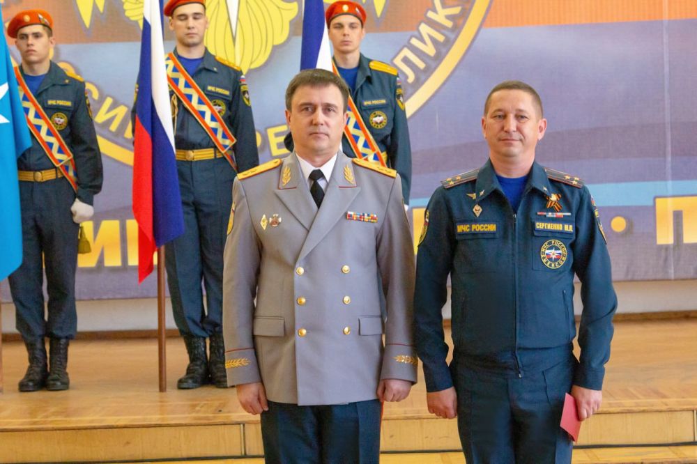 Торжественное награждение сотрудников МЧС России ко Дню пожарной охраны