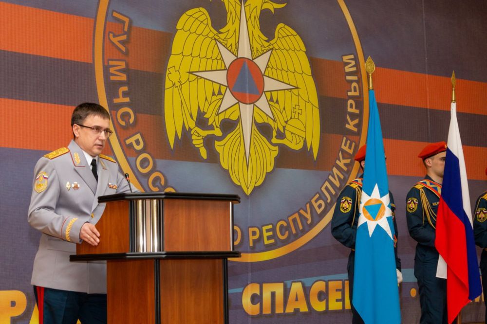 Торжественное награждение сотрудников МЧС России ко Дню пожарной охраны